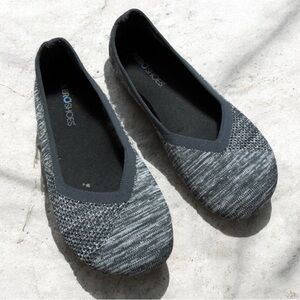 Xero Shoes gray marked round toe flats Size 7.5